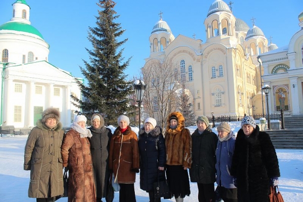 Пенсионеры группы дневного пребывания КЦСЗОН пришли на помощь  братии Николаевской обители
