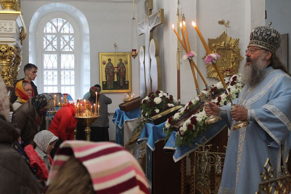 Архиерейская Божественная литургия в праздник Покрова Пресвятой Богородицы в Свято-Покровском женском монастыре