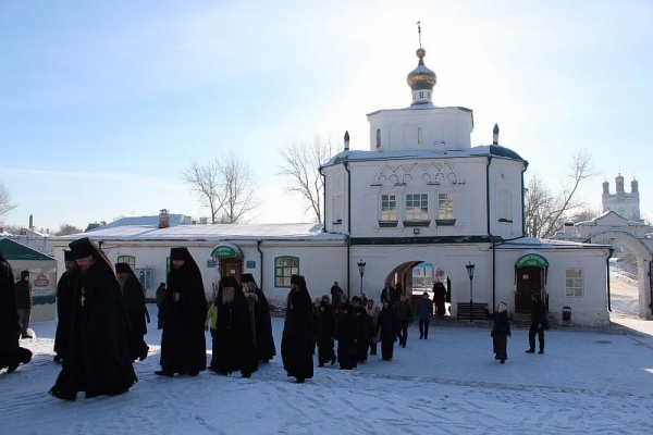 Престольный праздник Симеоно-Аннинской надвратной церкви в Свято-Николаевском монастыре