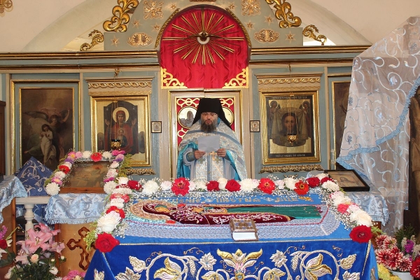 Игумен Иероним (Миронов) возглавил праздничную Литургию в храме Успения Божией Матери