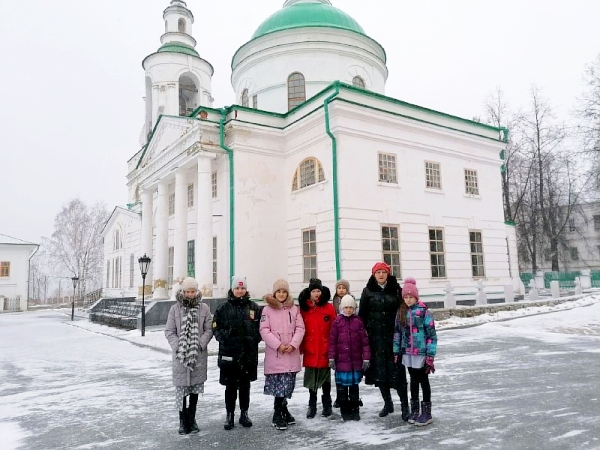 Свято-Николаевский монастырь посетили учащиеся Воскресной школы г. Нягань.