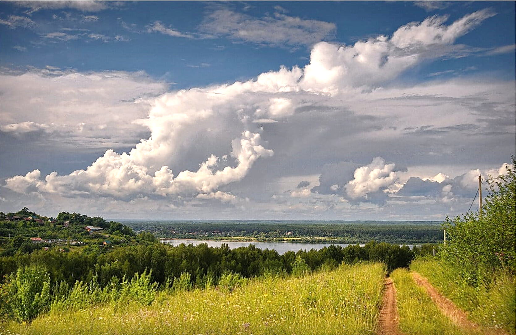 Облака этим летом. Облака над рекой. Облака над Киевом. Облака над Рязанью. Облака над Окой.