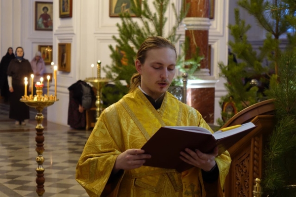 Божественаая литургия в неделю 30-ю по Пятидесятнице