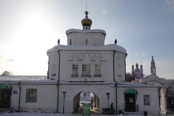 Божественная литургия в день памяти святых Симеона Богоприимца и Анны Пророчицы в надвратном Симеоно-Анненском храме нашего монастыря