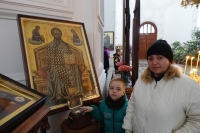 Радостные лица паломников в светлый праздник Пасхи