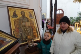Радостные лица паломников в светлый праздник Пасхи