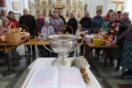 Освящение пасхальных яиц, куличей, пасох в Крестовоздвиженском соборе Свято-Николаевского Верхотурского мужского монастыря