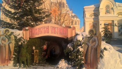 Рождественский вертеп на территории Свято-Николаевского монастыря