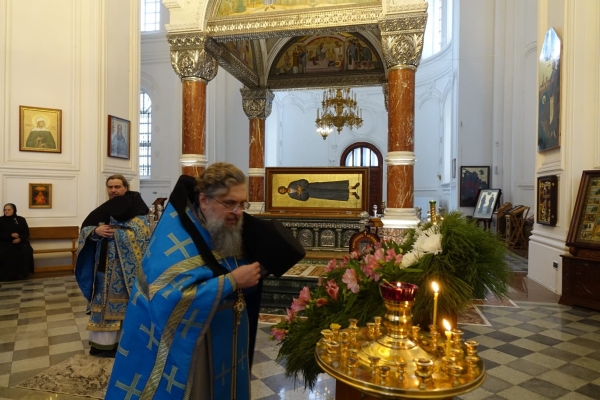 Божественная литургия на введение во храм Пресвятой владычицы нашей Богородицы и Приснодевы Марии