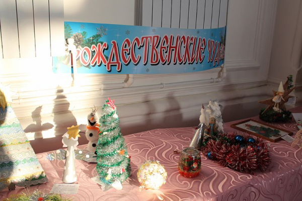 *Рождественские чудеса*-выставка детского декоративно-прикладного творчества открылась в главном соборе Свято-Николаевского монастыря