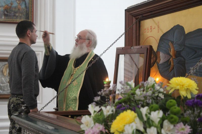 Каждый день в Николаевской обители у мощей св.Симеона служится молебен в 13-00..