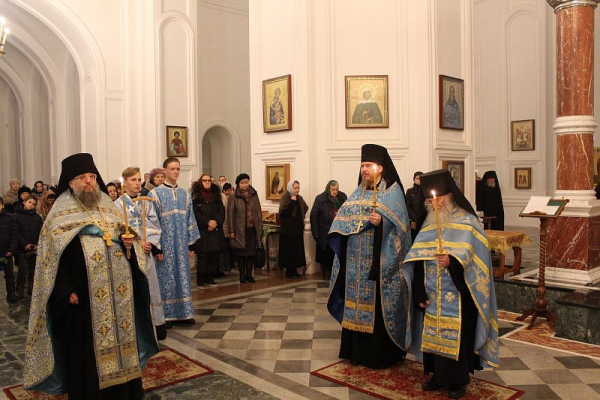 Всенощное бдение  в праздник Казанской иконы Божией Матери в Крестовоздвиженском соборе