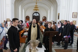 Освящение пасхальных куличей и яиц в Крестовоздвиженском соборе нашего монастыря