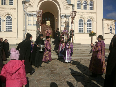 Крестный ход в престольный праздник Крестовоздвижение