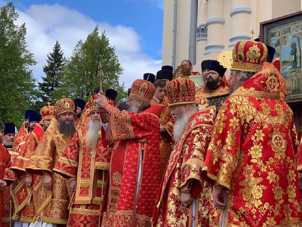 25 мая 2019 года Свято-Николаевский монастырь торжественно отправздновал 30-летие возвращения святых мощей праведного Симеона Русской Православной Церкви