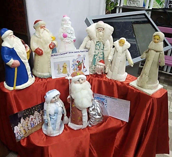 Новогодняя выставка в верхотурской библиотеке