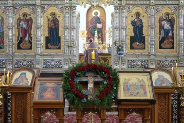 Божественная литургия в крестопоклонную неделю