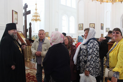 Гости Православной гостиной *Свеча* из г.Тюмени поздравили игумена Иеронима с братией с престольным праздником