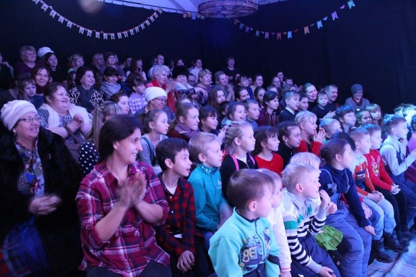 В святые Рождественские дни Уральский духовный театр *ГРАД* порадовал детей и взрослых детской сказкой *Щелкунчик*