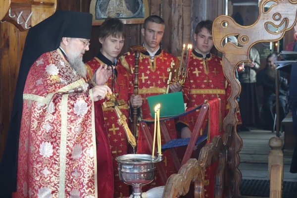 Малое освящение воды в купели храма в честь иконы Божией Матери "Живоносный источник" в Актайском скиту монастыря
