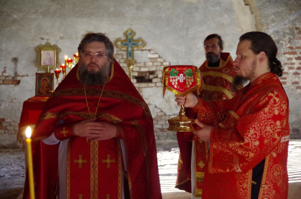 Игумен Иероним возглавил  первую за 100 лет Божественную литургию в Иоанно-Предтеченcкой церкви