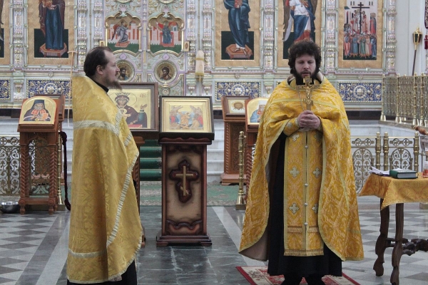 Молебен с пением Акафиста Божьей Матери перед иконой «Неупиваемая Чаша» отслужен в Свято-Николаевском монастыре