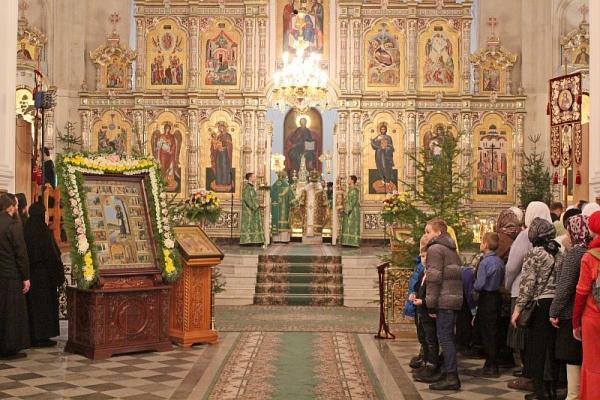 Архиерейская Божественная Литургия в Свято-Николаевском монастыре в День прославления святого праведного Симеона