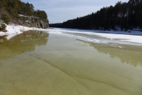 Просыпается таёжная река Тура