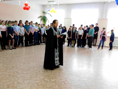 В Пролетарской школе отслужен молебен перед учением и началом четверти