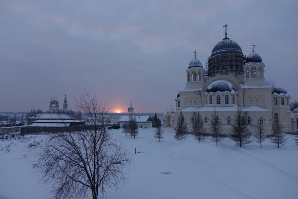 Зимний закат из окна кельи