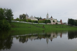 Обитель между двух ручьев