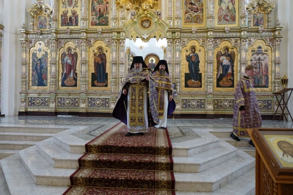 Божественная литургия в неделю 4-ю Великого поста