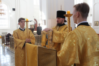 Божественная Литургия в Крестовоздвиженском соборе в Неделю 18-ю по Пятидесятнице
