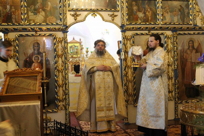 Божественная Литургия в Свято-Троицком соборе в праздник Обрезания Господня